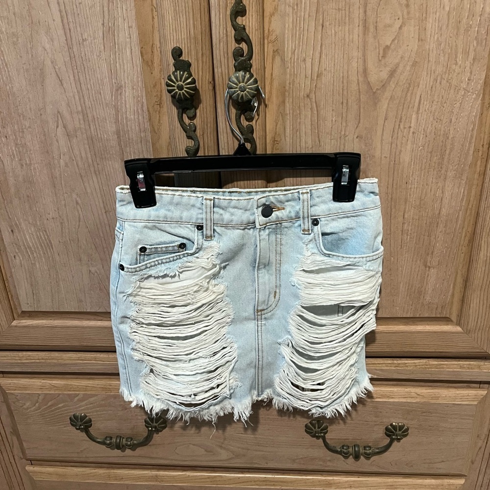 Carmar Mash Super Shred Colin Mini Skirt. Distressed Blue Denim, Size 26/2 - Picture 8 of 9